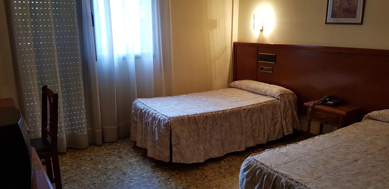 Hotel Reina Isabel ييذا المظهر الخارجي الصورة